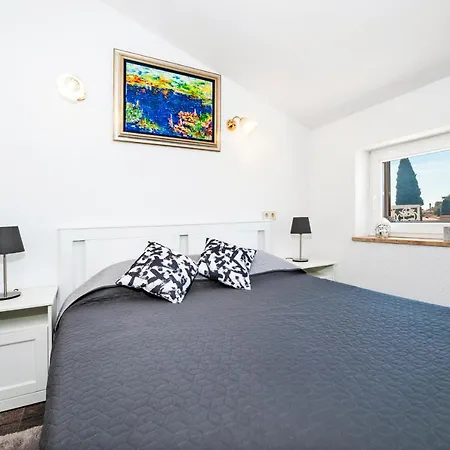 Ava Apartment