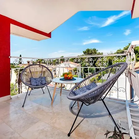 Ava Apartment *