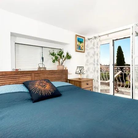 Ava Apartment *
