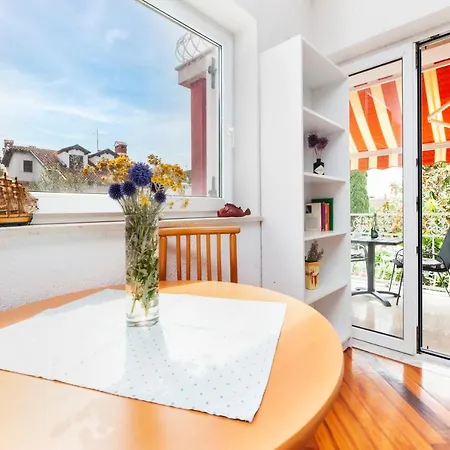 Ava Apartment