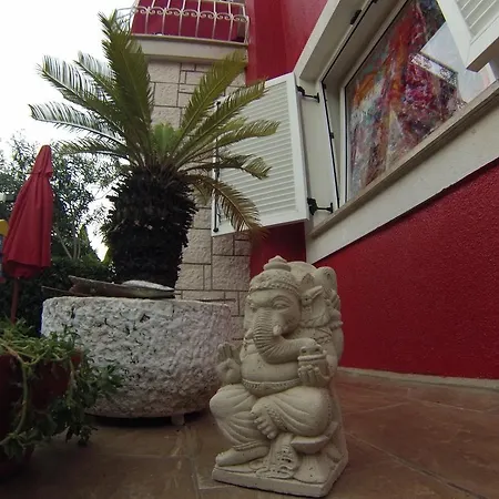 Ava Apartment